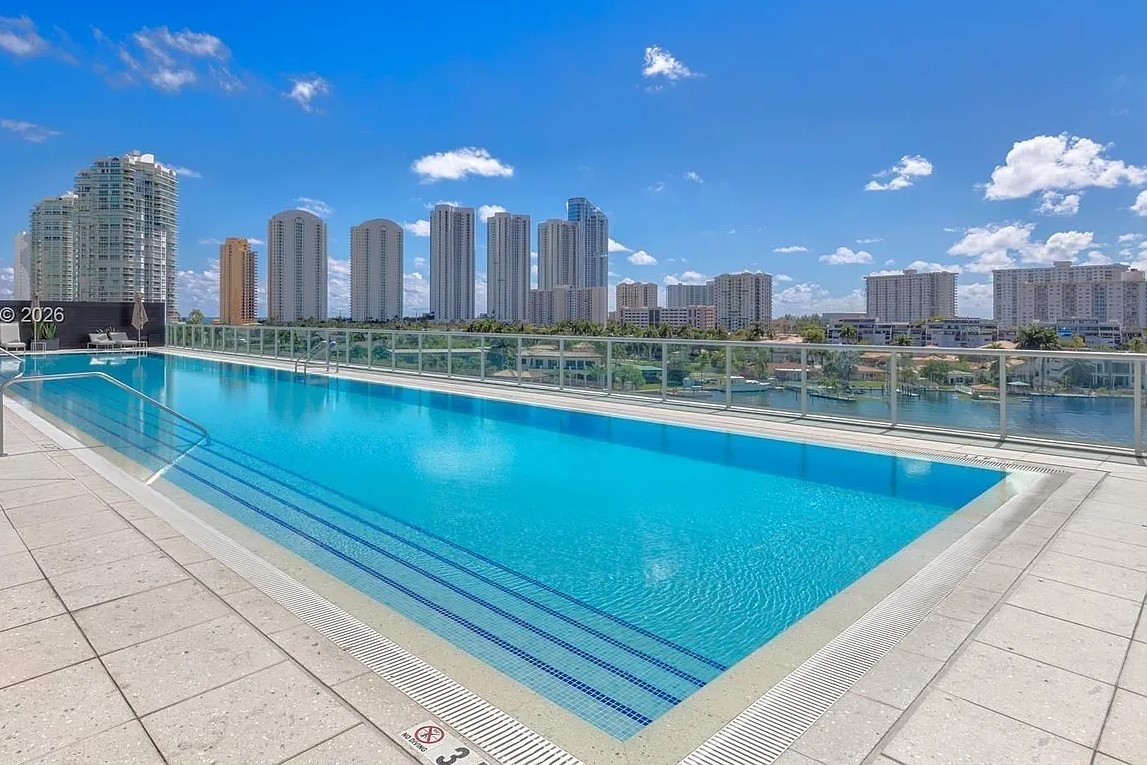 400 Tower Pool