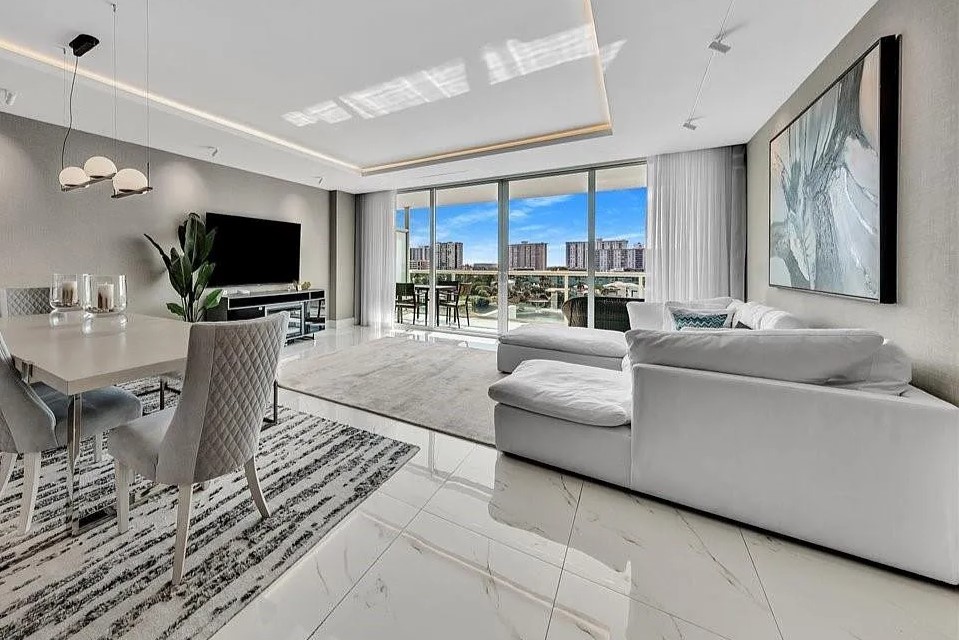 400 Tower Condo
