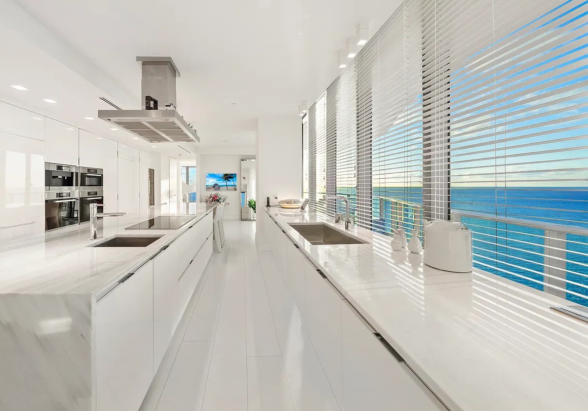 Regalia Tower Kitchen