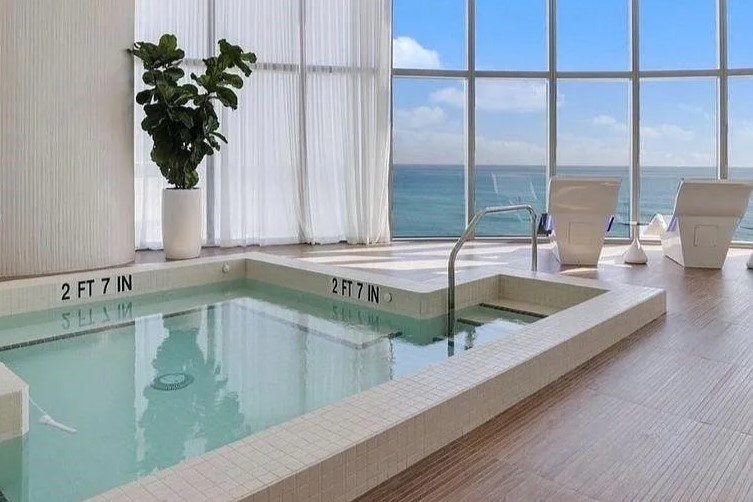 The Ritz-Carlton Hot Tub