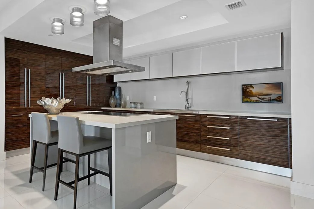 St. Tropez Kitchen