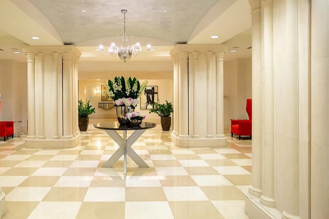 St. Tropez Lobby