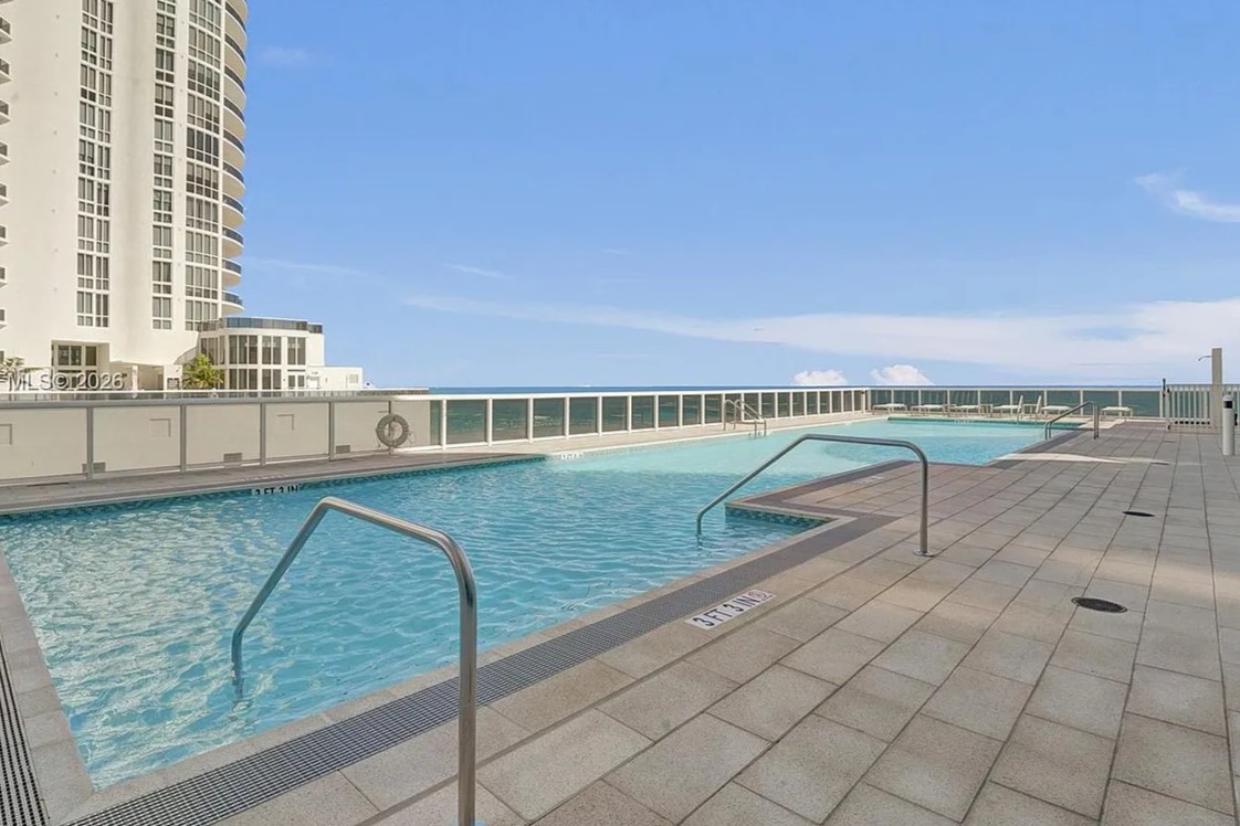 Trump Tower III Pool