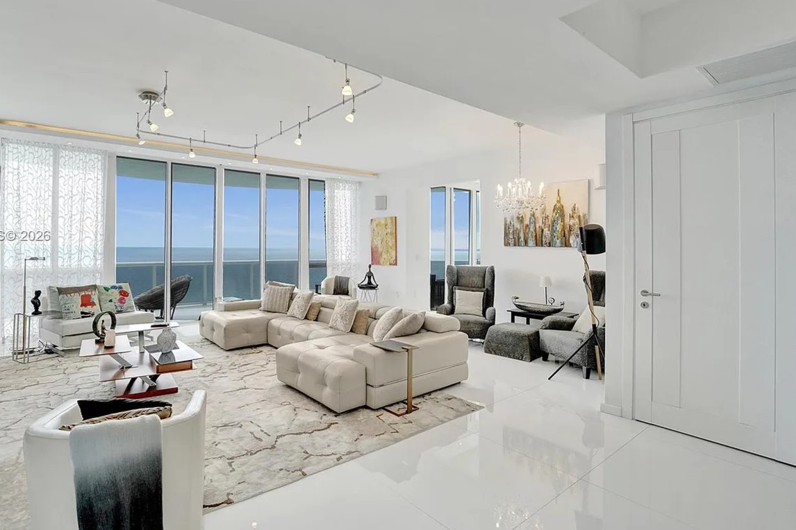 Trump Tower III Condo