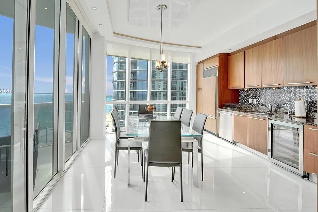 Trump Tower III Kitchen
