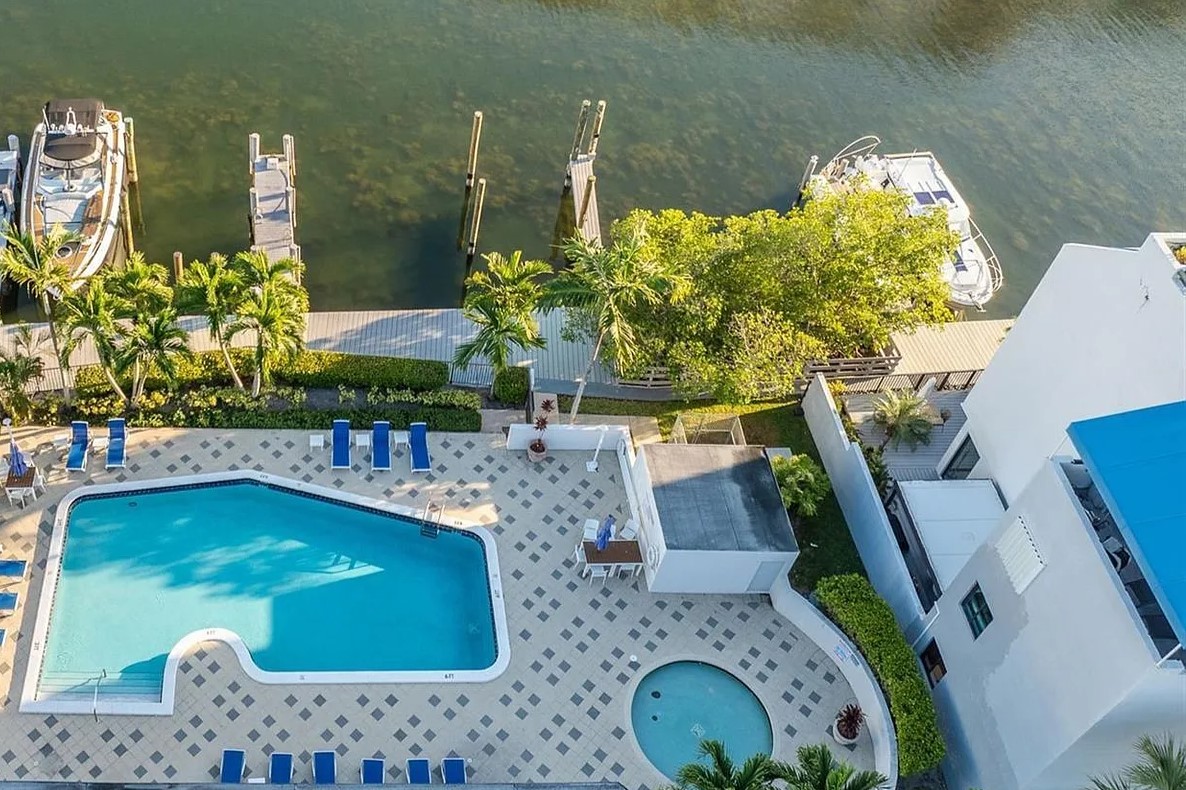 Poinciana Island Pool