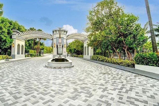 Poinciana Island Entrance