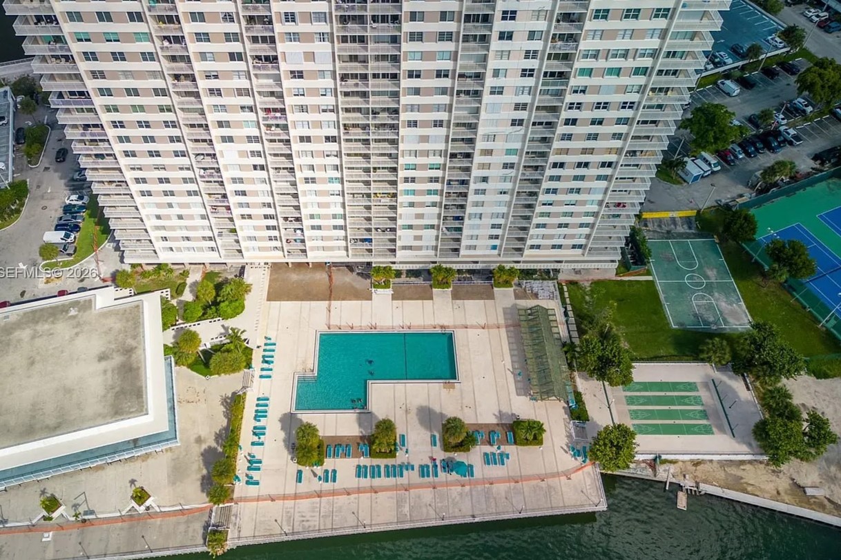 Arlen House Pool
