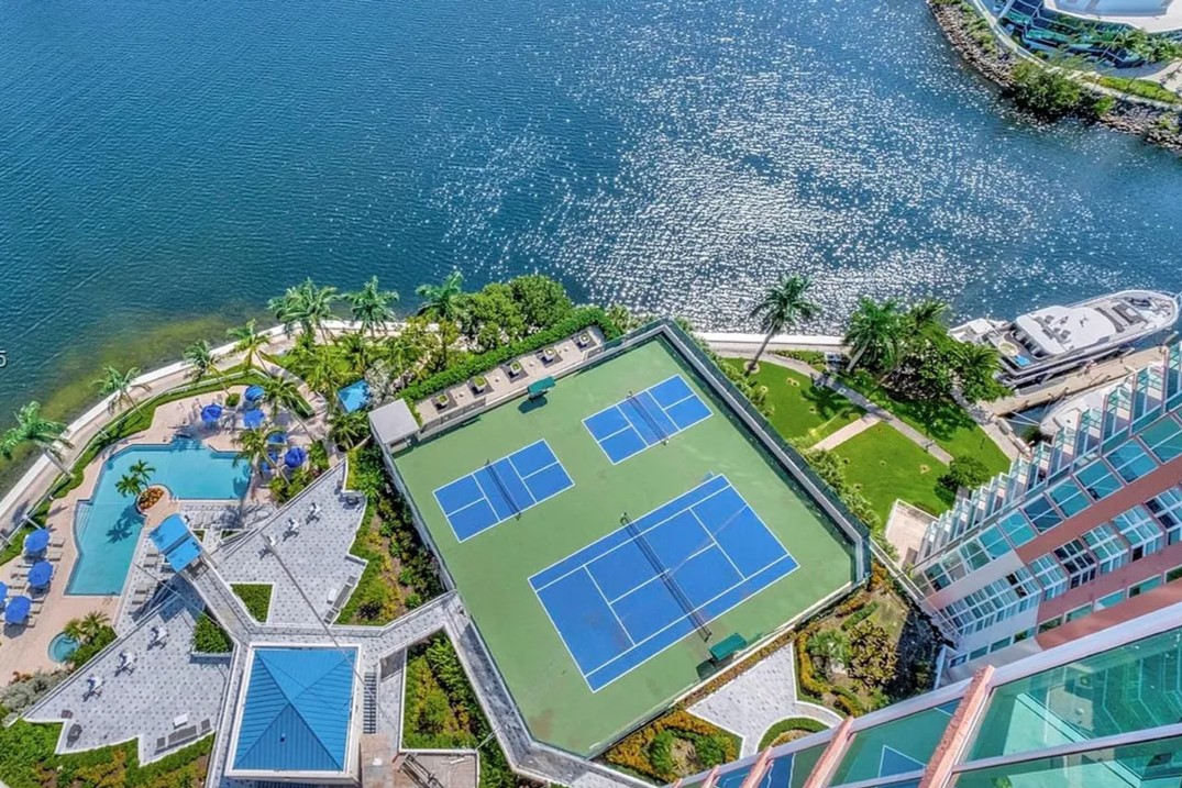 Hidden Bay Amenities and Biscayne Bay