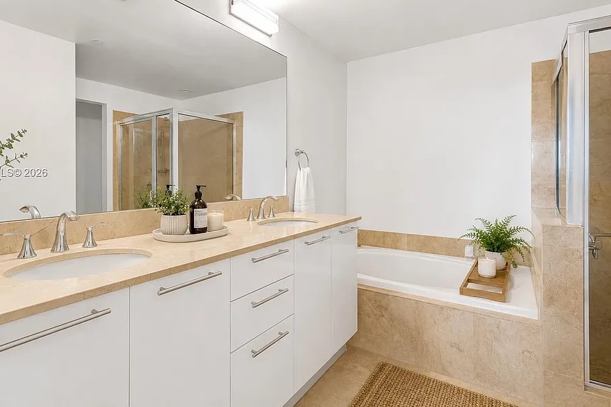 Aventura Marina II Bathroom