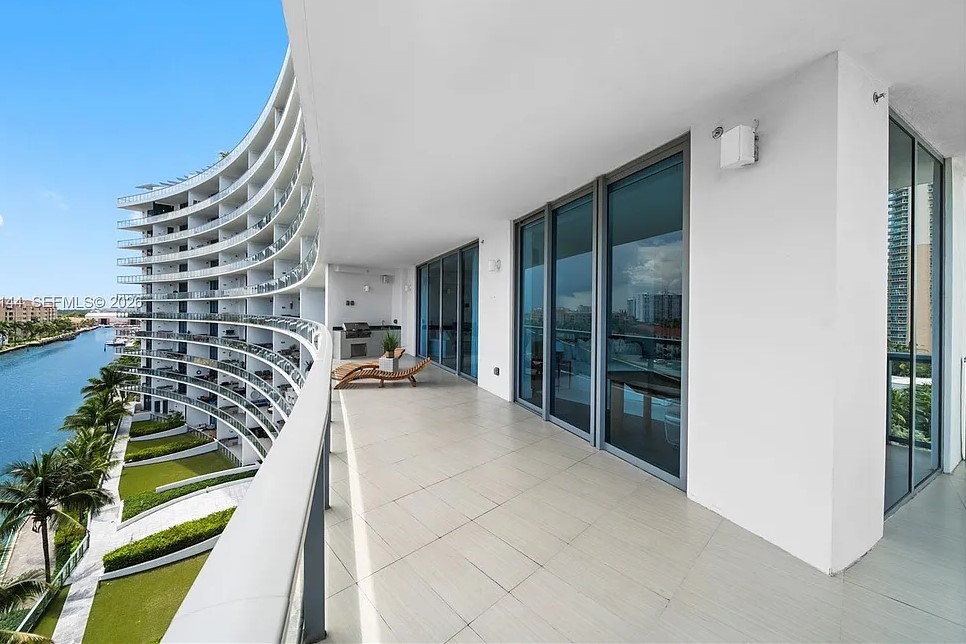 Echo Balcony with Waterview