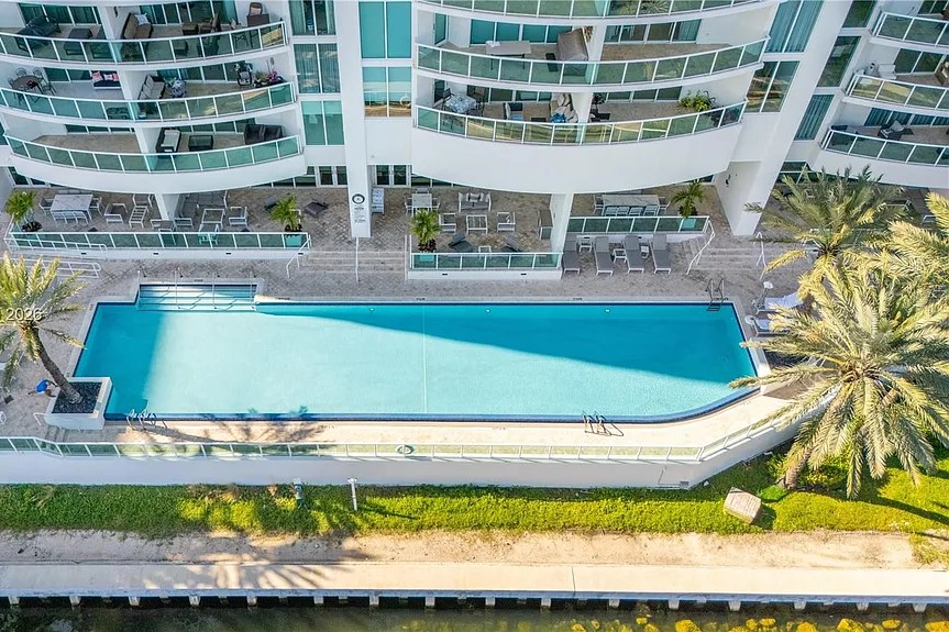 Estates of Acqualina Pool and Beach
