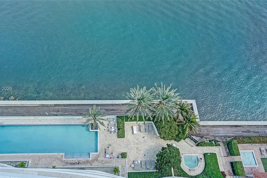 Estates of Acqualina Pool