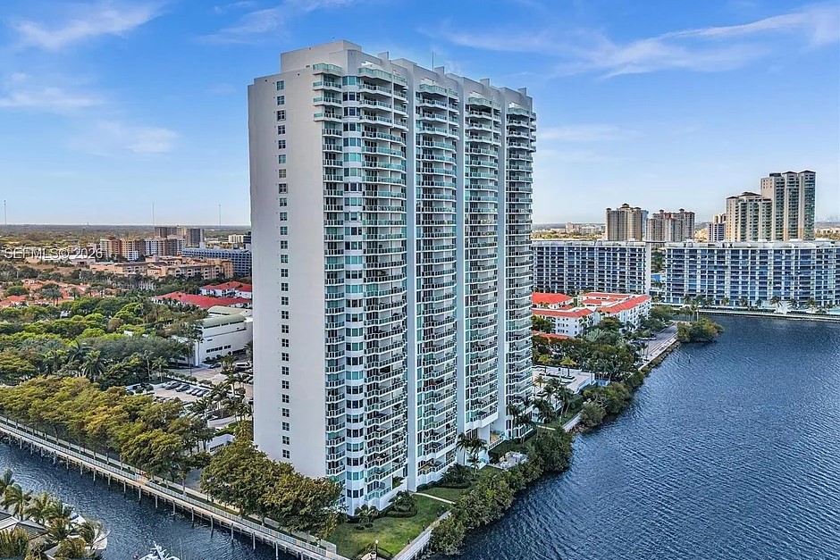 Peninsula I Tower