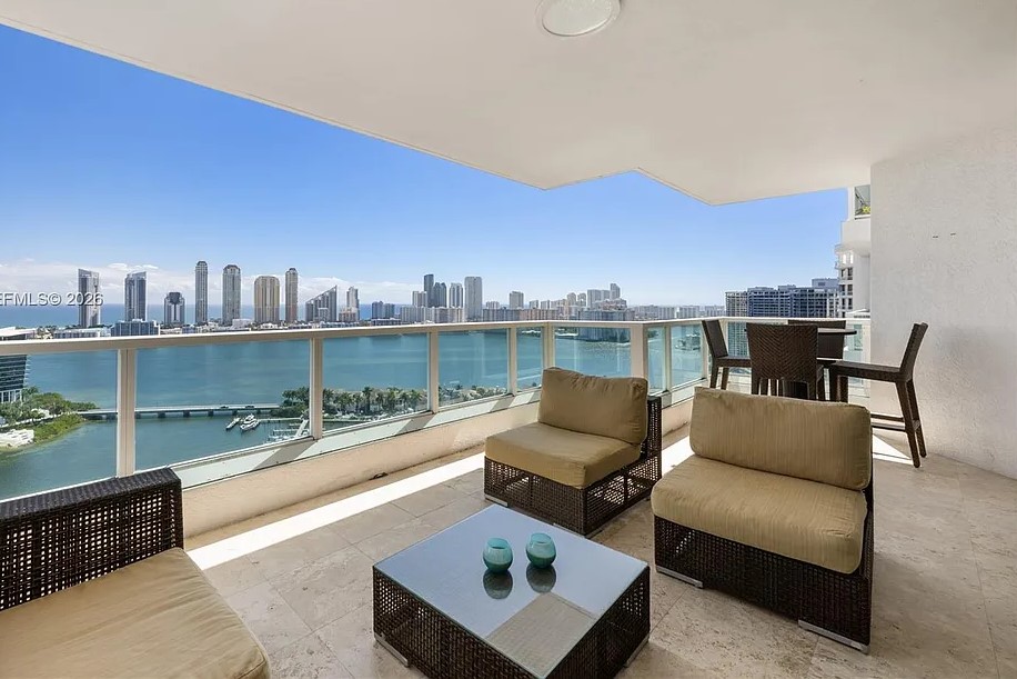 Peninsula I Balcony
