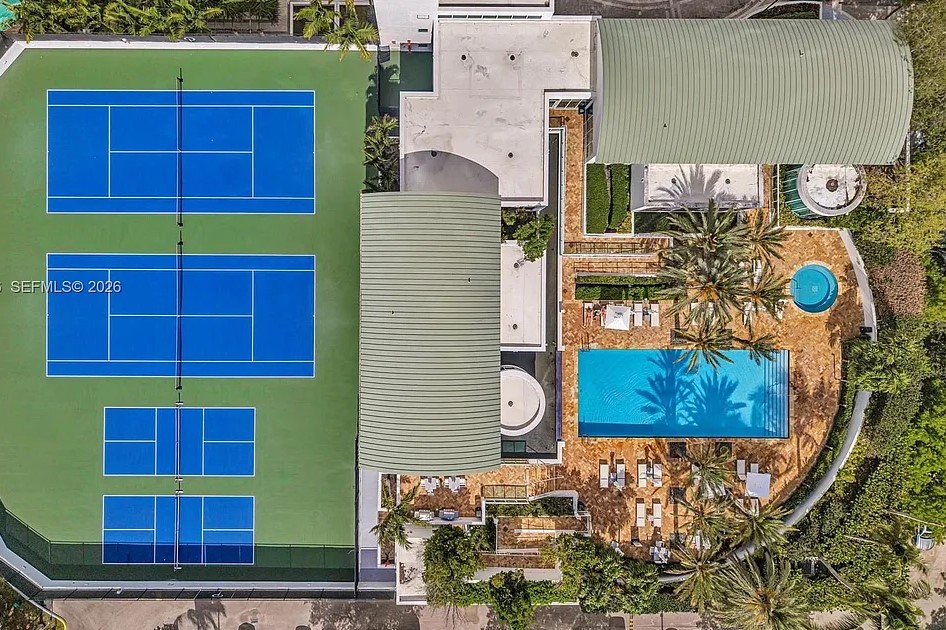 Peninsula I Pool and Tennis Area