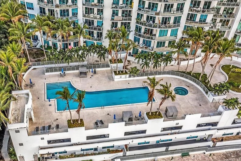 Uptown Marina Lofts Pool