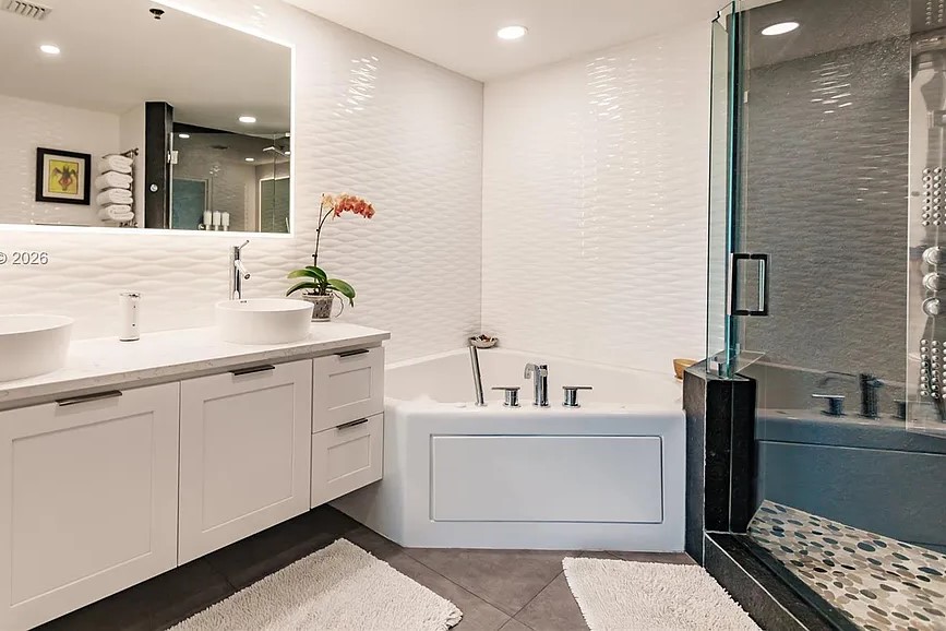 Uptown Marina Lofts Bathroom