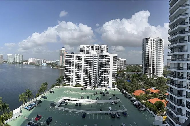 Mystic Pointe 200 Parking