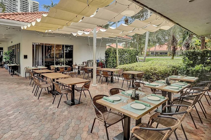 Mystic Pointe 200 Alfresco