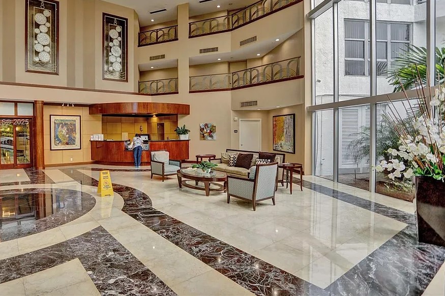 Mystic Pointe 200 Lobby