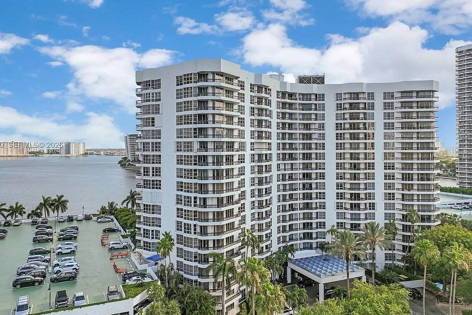 Mystic Pointe 300 | Aventura, FL