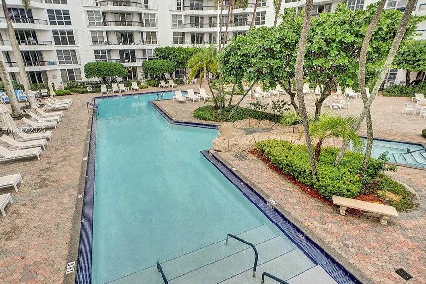 Mystic Pointe 300 Pool
