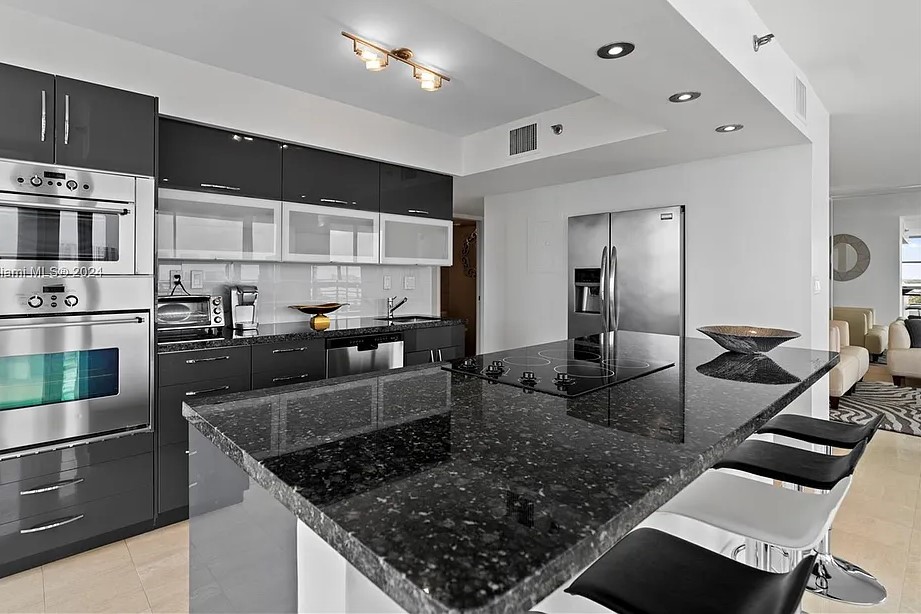Mystic Pointe 300 Kitchen