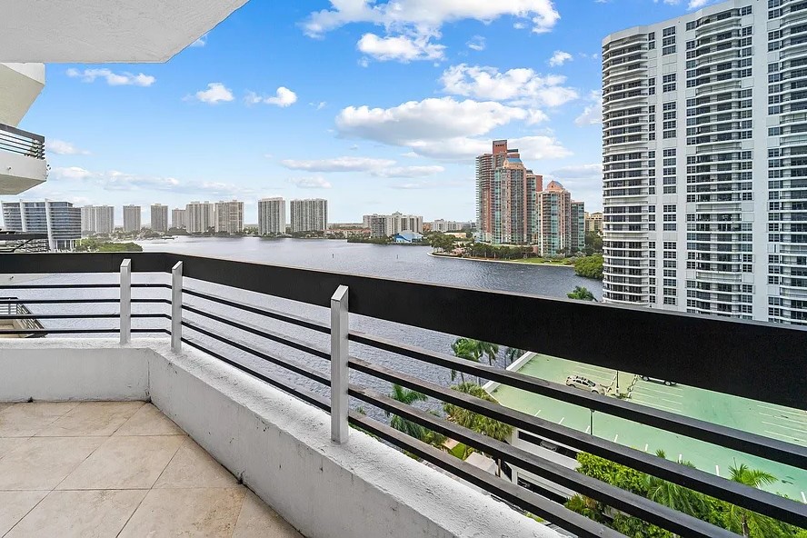 Mystic Pointe 300 Balcony