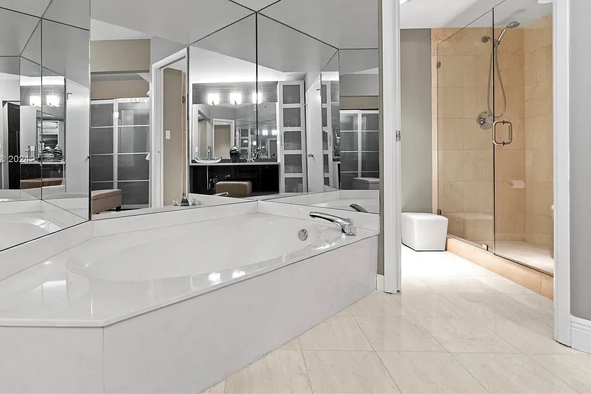 Mystic Pointe 300 Bathroom
