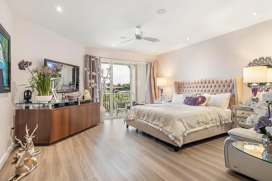 Courtyards at The Point Bedroom
