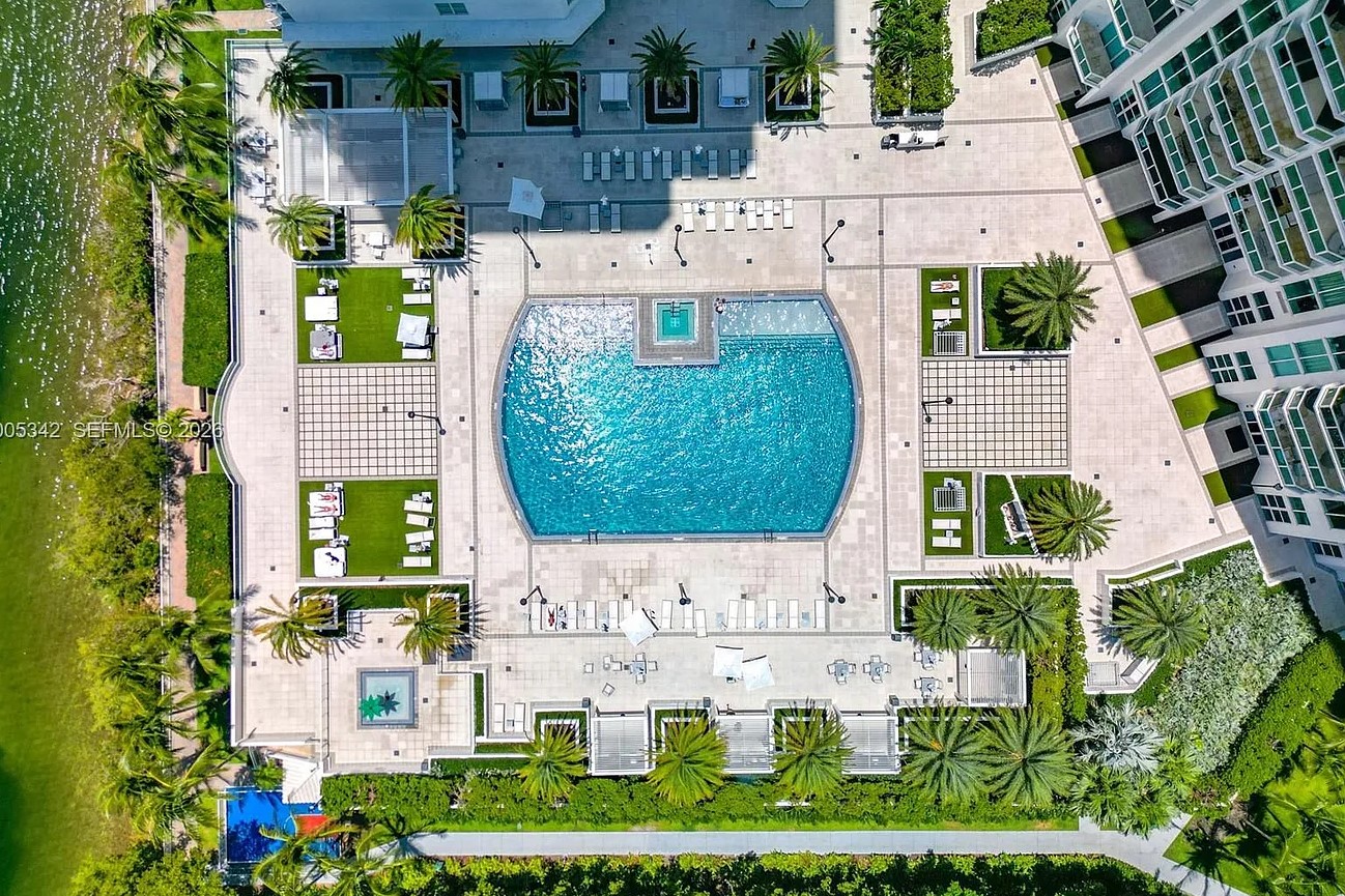 Peninsula II Pool