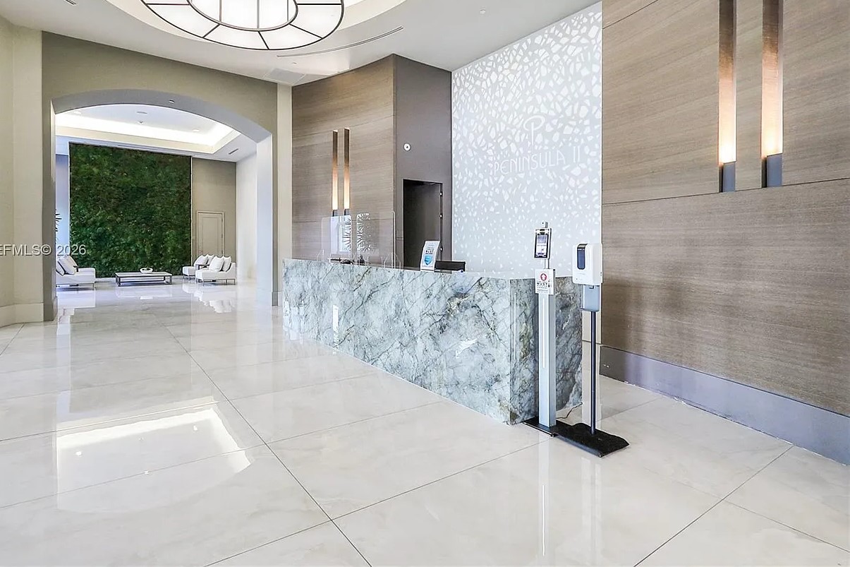 Peninsula II Lobby