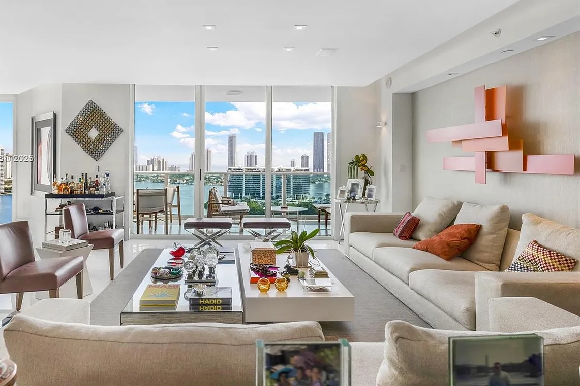 Peninsula II Living Area