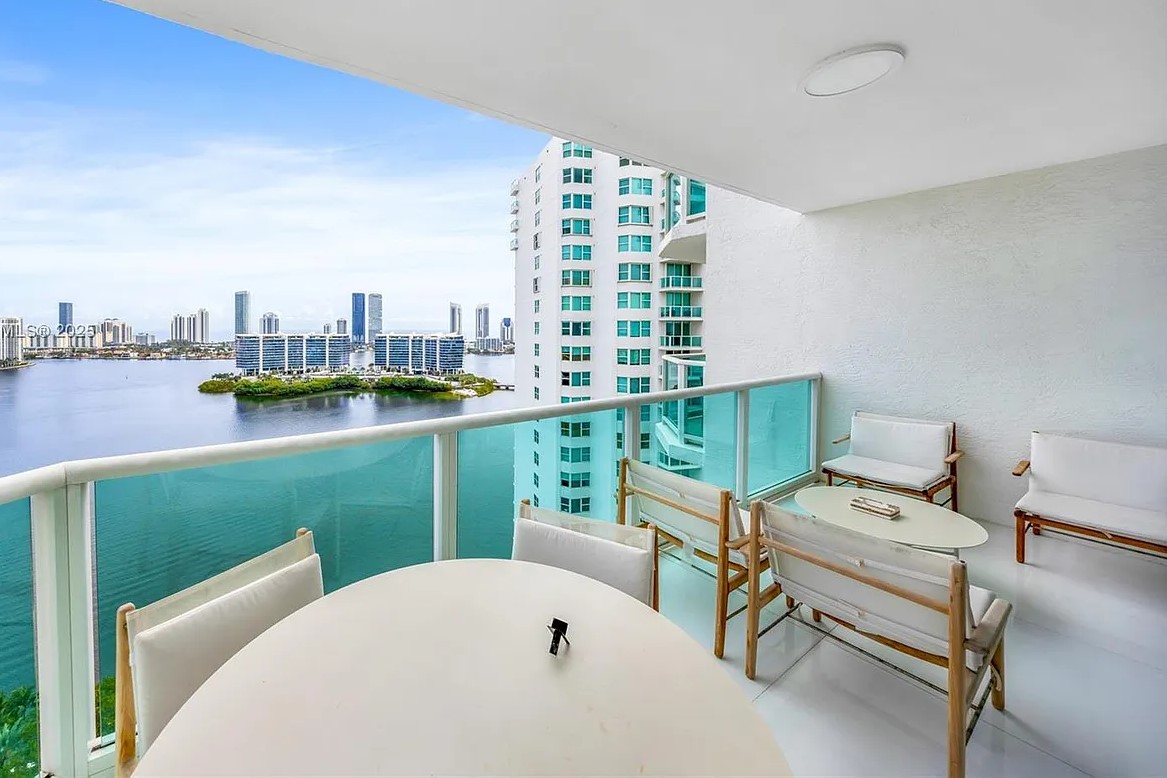 Peninsula II Balcony