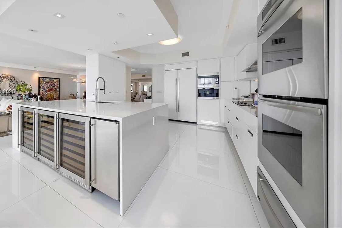 Peninsula II Kitchen