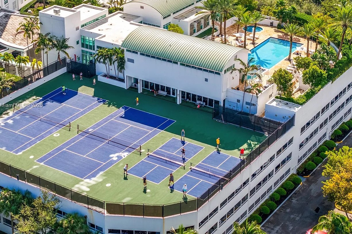 Peninsula II Tennis and Pickleball Area