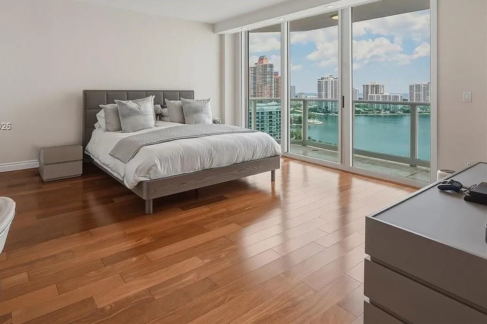 Peninsula II Bedroom