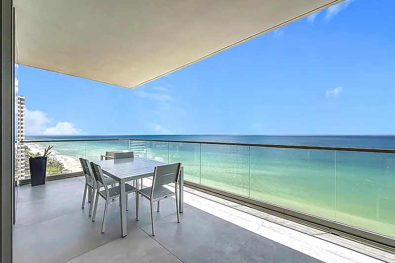 2000 Ocean Balcony