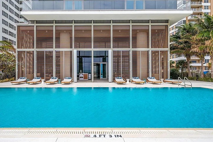 2000 Ocean Pool