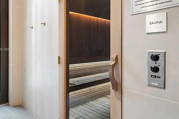 2000 Ocean Sauna