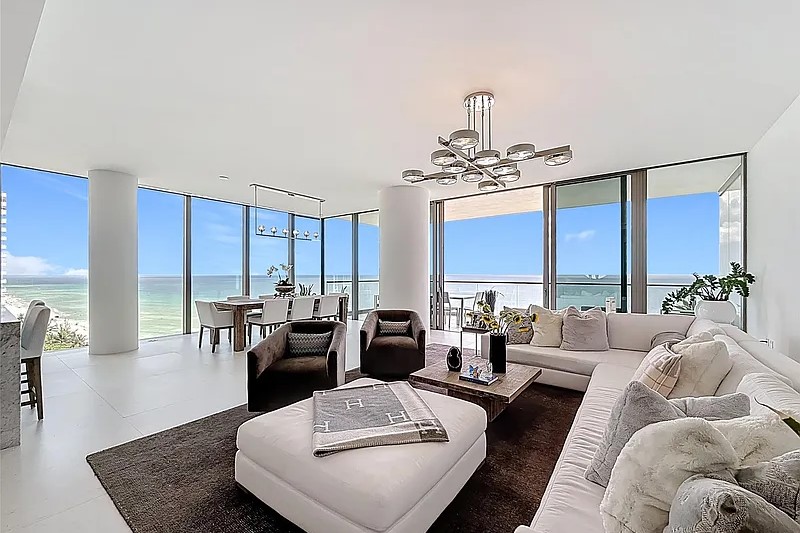 2000 Ocean Living Area