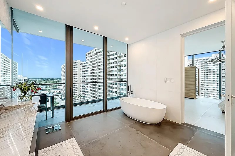 2000 Ocean Bathroom