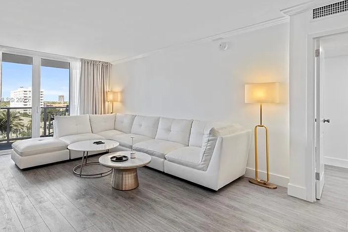 Peninsula I Living Area