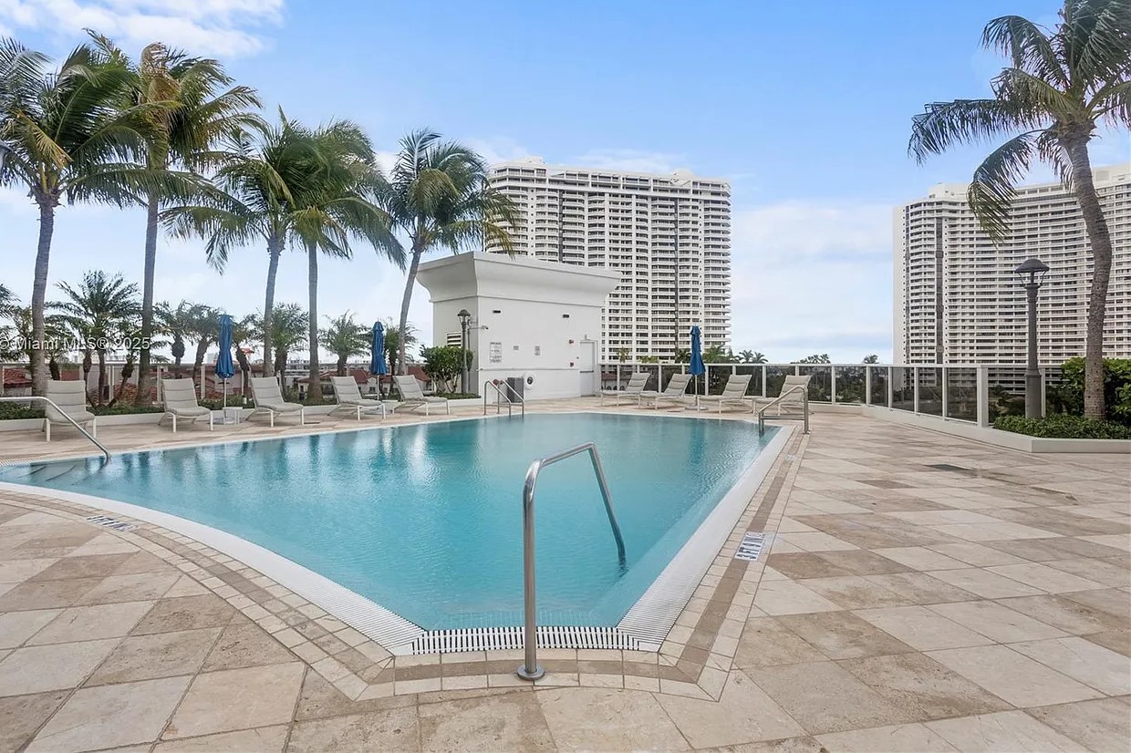 Bellini Pool
