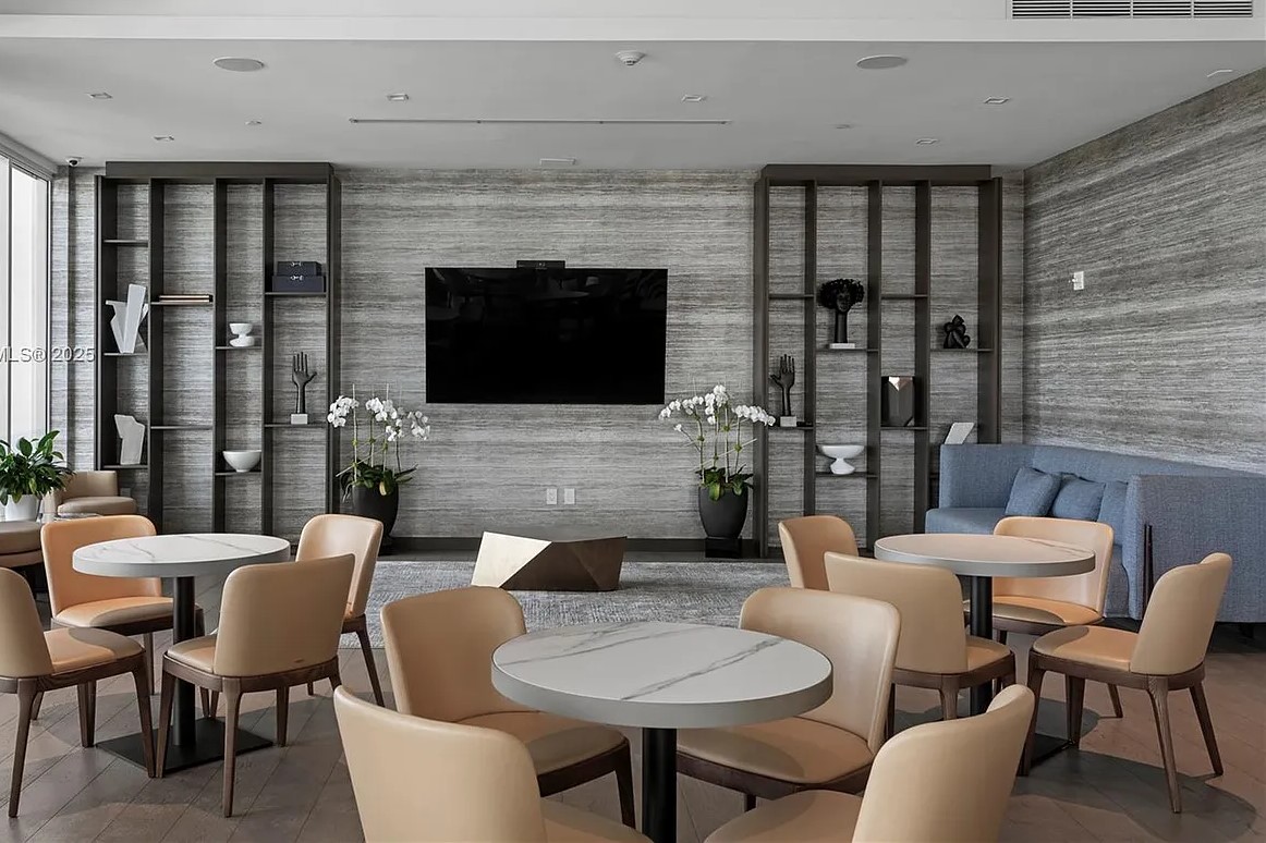 Bellini Cafe Area
