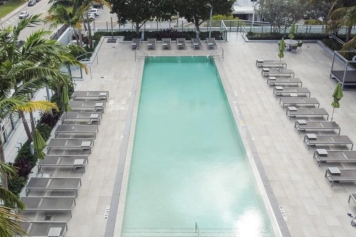 Peninsula I Pool