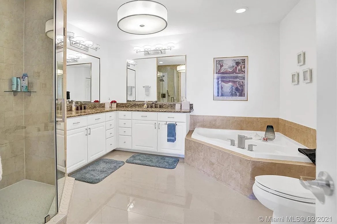 Alaqua Bathroom