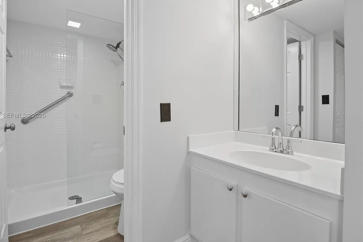 Alaqua Bathroom