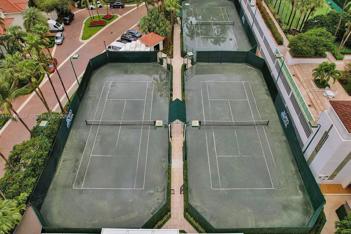 Porto Vita Tennis Area